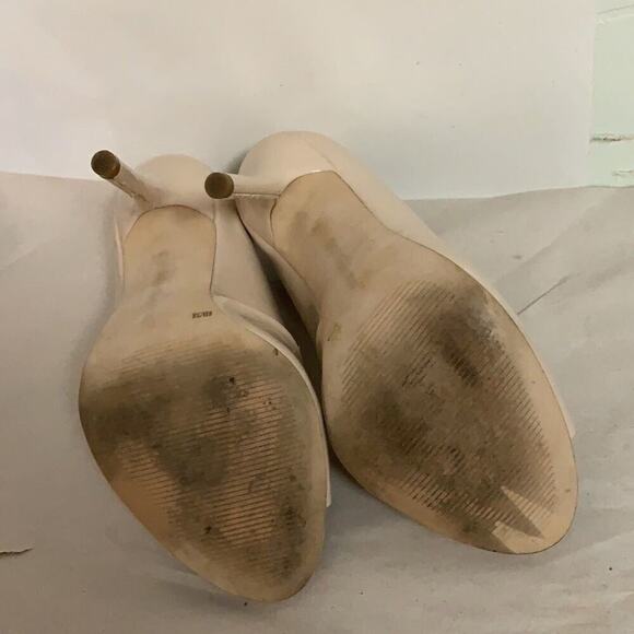 BCBGeneration‎ PATIENT LEATHER PUMPS SIZE 8B - Picture 3 of 6